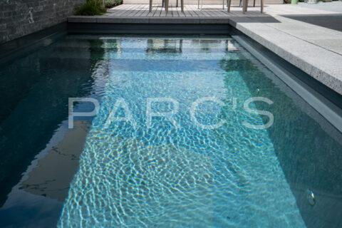 Kleiner Garten mit Living Pool und Aussenküche