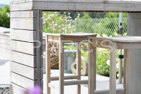 Kleiner Garten mit Living Pool und Aussenküche